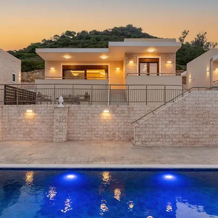 Vilă Brikis - With 3 Private Pools